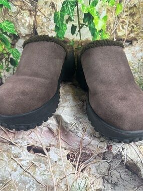 Rocket dogs women’s size 9 clog furry
